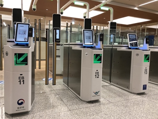 On-site view of automated immigration channels